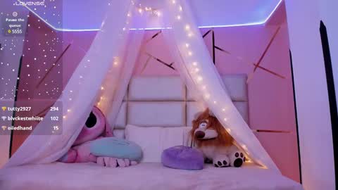 Samantha Dvila online show from December 18, 10:13 pm