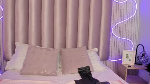 Samantha   online show from April 21, 3:13 am