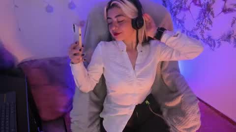 Snapshot of sammysammy_ chatting on February 5, 3:34 am   online show from February 5, 3:34 am