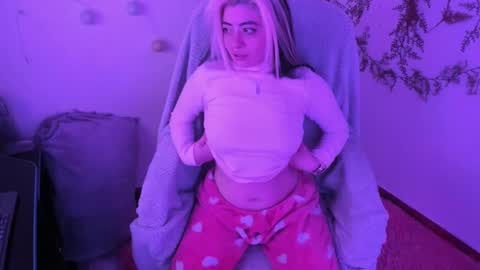 Snapshot of sammysammy_ chatting on January 5, 1:47 pm   online show from January 5, 1:47 pm