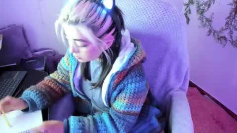 Snapshot of sammysammy_ chatting on January 11, 8:43 pm   online show from January 11, 8:43 pm
