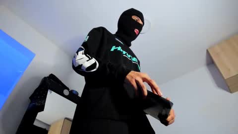   online show from November 19, 7:40 am