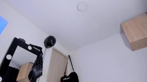   online show from October 6, 1:23 am