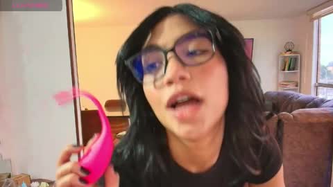 Hello I am absent due to a family calamity I will return soon-hola estoy ausente por un problema familiar volvere pronto. online show from April 14, 10:46 pm