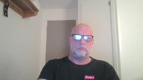 sandnesrune523 online show from March 15, 5:27 pm