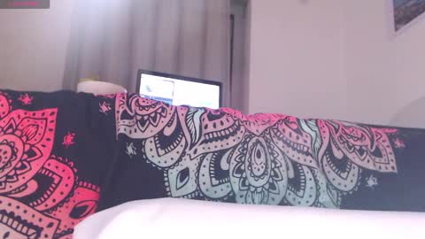 Snapshot of sandra10031989 chatting on March 1, 8:53 pm Sandra online show from March 1, 8:53 pm