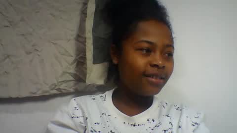 sandraalyd online show from July 25, 8:12 am