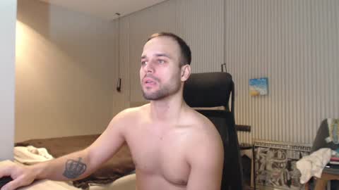 Snapshot of sandro_best chatting on March 9, 6:00 pm DeAlex online show from March 9, 6:00 pm