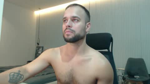 Snapshot of sandro_best chatting on October 5, 1:51 pm DeAlex online show from October 5, 1:51 pm