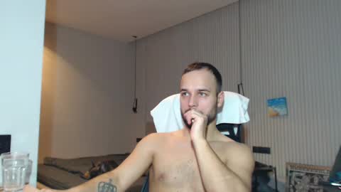 Snapshot of sandro_best chatting on March 1, 4:54 pm DeAlex online show from March 1, 4:54 pm