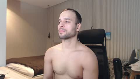 Snapshot of sandro_best chatting on March 10, 11:45 am DeAlex online show from March 10, 11:45 am