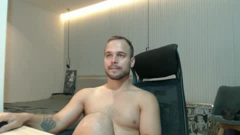Snapshot of sandro_best chatting on September 17, 2:31 pm DeAlex online show from September 17, 2:31 pm