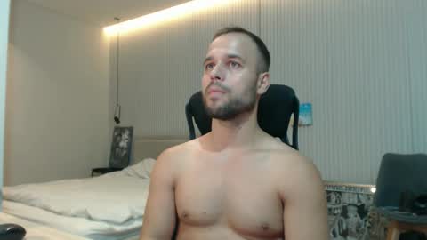 Snapshot of sandro_best chatting on September 9, 1:33 pm DeAlex online show from September 9, 1:33 pm
