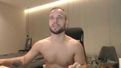 Snapshot of sandro_best chatting on October 22, 6:53 pm DeAlex online show from October 22, 6:53 pm