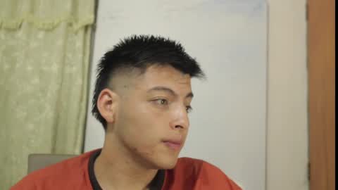 Santiago Henao online show from December 3, 5:59 am