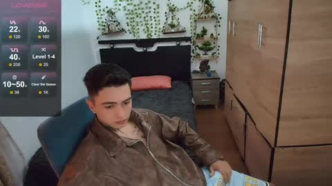 santi_ss online show from April 20, 2:20 pm