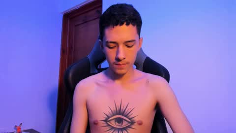 santi_twink19 online show from February 10, 5:03 am