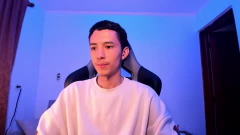 santi_twink19 online show from December 6, 3:13 am