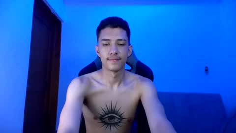 santi_twink19 online show from February 1, 8:29 am