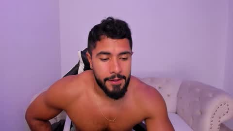 santiago_huntt online show from March 6, 9:25 pm