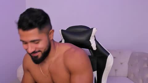 santiago_huntt online show from March 25, 8:04 pm