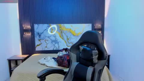 santiago_russo18 online show from March 6, 8:08 pm