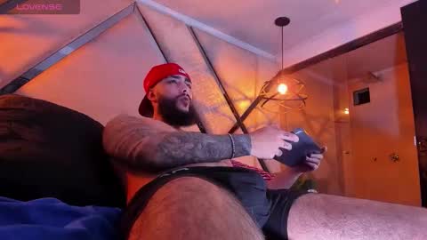 Santiago Hincapiie online show from March 3, 3:46 am