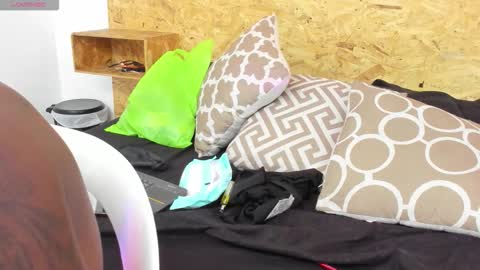  Santi online show from November 10, 7:05 pm