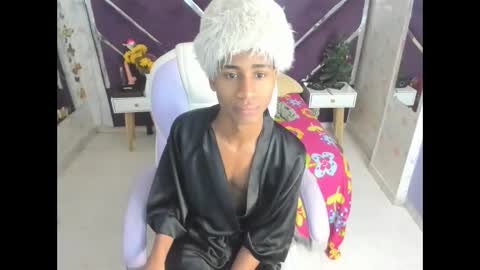 santy online show from November 19, 1:21 pm