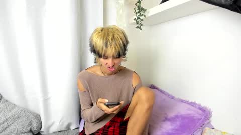 kitty online show from December 9, 12:23 am