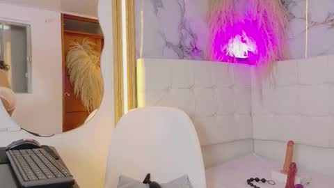 Sara Davina online show from March 29, 9:11 am