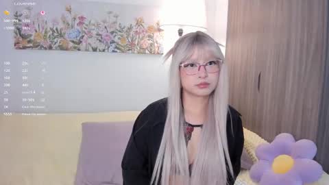 Sara  new account  give me thomb up  Follow me   help me reach 15k followers again   online show from November 28, 10:50 pm