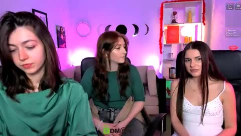 Sara online show from April 7, 7:16 pm