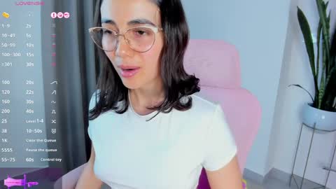 Sara online show from April 7, 6:43 pm