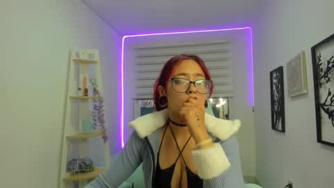 sara_red_x online show from April 18, 4:03 am