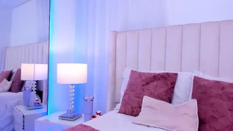 sara_sanders online show from October 12, 3:59 pm