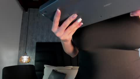 Snapshot of sara_stone17 chatting on February 18, 11:22 am  -  online show from February 18, 11:22 am