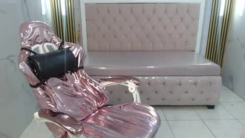 Sara T. online show from April 10, 6:30 am