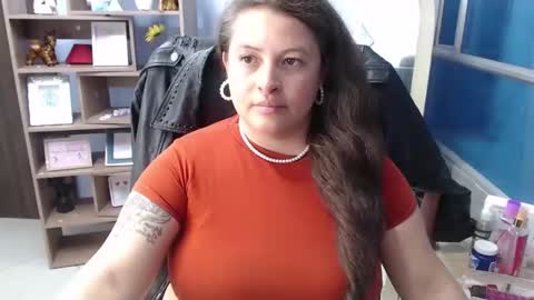 sara_thonson_ online show from February 19, 6:00 am