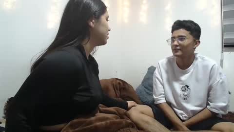 sara and thomas online show from January 11, 2:41 am