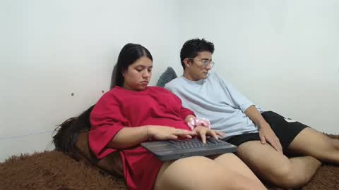 sara and thomas online show from February 20, 12:52 am