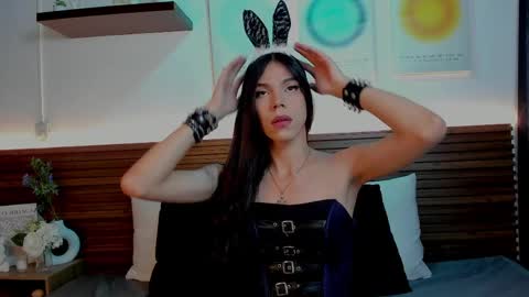 Sara online show from April 6, 7:15 pm