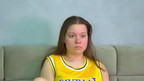 Sara online show from April 10, 4:33 pm