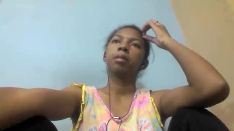 sarah146341 online show from May 3, 7:25 am