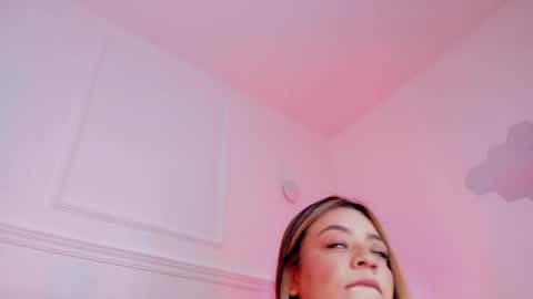 Sarah Bonneth online show from April 10, 12:10 pm