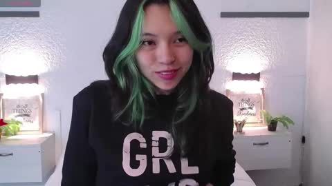 Sarah online show from February 9, 1:48 pm