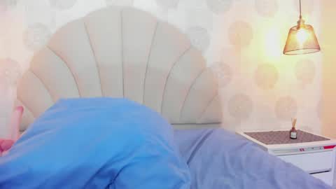 SARAH KEYS  online show from April 11, 7:45 am