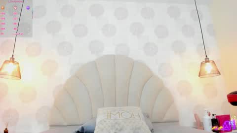 SARAH KEYS  online show from March 27, 4:18 am