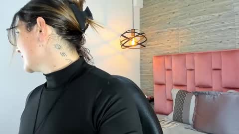 Sarah Deyvis online show from October 7, 7:43 pm