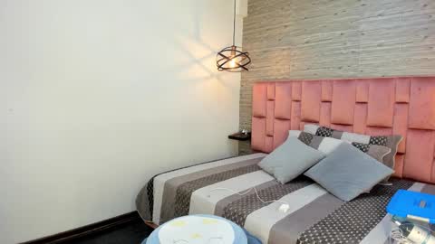 Sarah Deyvis online show from March 8, 8:46 pm